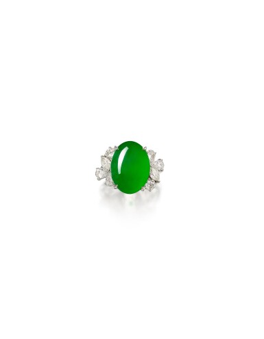 View full screen - View 1 of Lot 1727. JADEITE AND DIAMOND RING | 天然翡翠 配 鑽石 戒指.