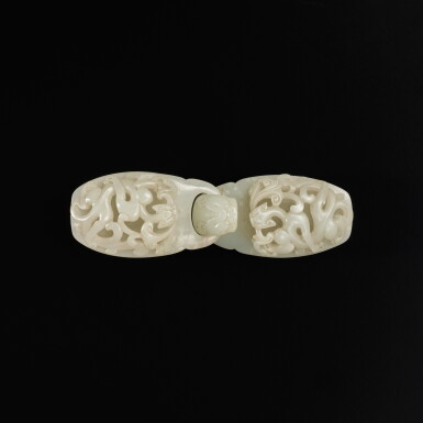 View full screen - View 1 of Lot 839. A white jade 'chilong' belt buckle, Qing dynasty, Qianlong period | 清乾隆 白玉雕螭龍紋帶扣.