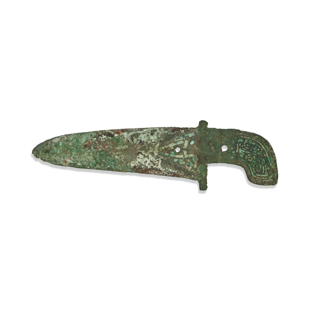 View full screen - View 1 of Lot 896. An archaic bronze turquoise-inlaid dagger axe (Ge), Shang dynasty | 商 青銅嵌綠松石饕餮紋曲內戈.