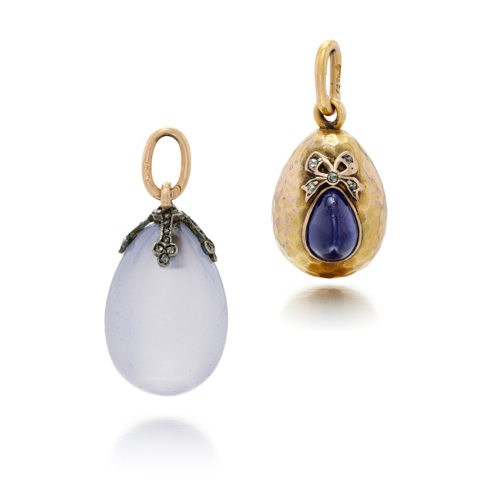 View full screen - View 1 of Lot 10. TWO JEWELLED EGG PENDANTS, THE CHALCEDONY EGG BY FABERGÉ, RUSSIAN, LATE 19TH/EARLY 20TH CENTURY.