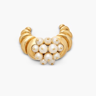 View full screen - View 1 of Lot 7. Gold and Cultured Pearl Clip-Brooch, France K金 配 養殖珍珠 胸針,法國.