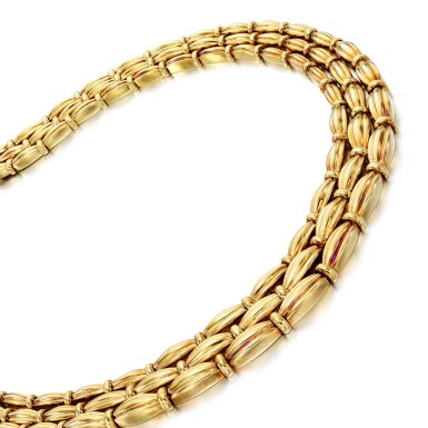 View full screen - View 1 of Lot 41. Necklace.