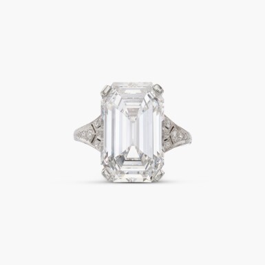 View full screen - View 1 of Lot 94. Diamond Ring 10.18克拉 方形 E色 鑽石 戒指.