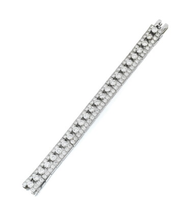 View full screen - View 1 of Lot 215. Van Cleef & Arpels | Bracelet diamants | Diamond bracelet.