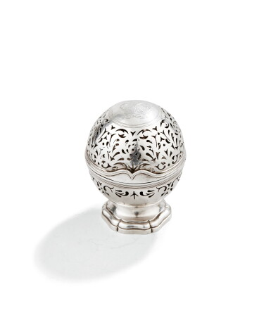 View full screen - View 1 of Lot 185. A SILVER SPONGE BOX, BY ANTOINE PLOT, PARIS, CIRCA 1744 | BOÎTE À ÉPONGE EN ARGENT, PAR ANTOINE PLOT, PARIS, VERS 1744.