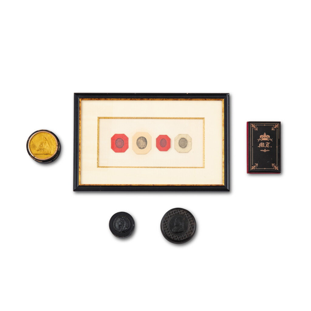 View full screen - View 1 of Lot 874. A set of items commemorating the Royal family, 19th century | Ensemble d'objets commémorant la famille royale, XIXe siècle.