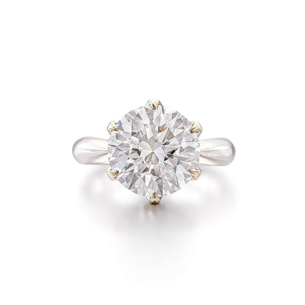 View full screen - View 1 of Lot 2704. Diamond Ring | 4.50克拉 圓形 F色 鑽石 戒指.