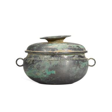 View full screen - View 1 of Lot 412. An archaic bronze ritual food vessel and cover, Han dynasty | 漢 青銅蓋簋.