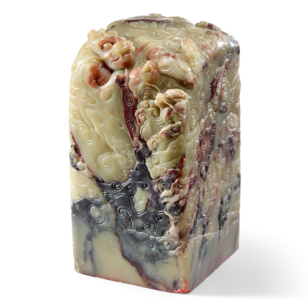 View full screen - View 1 of Lot 3617. A LARGE SOAPSTONE 'HESHUO BAO QINWANG BAO' 'DRAGON' SEAL QING DYNASTY, YONGZHENG PERIOD | 清雍正 壽山石雕雲龍紋鈕璽 印文:和碩寶親王寶.