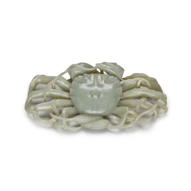 View full screen - View 1 of Lot 51. A rare large celadon jade carving of a crab, Qing dynasty, 18th century | 清十八世紀 青玉歲歲和諧擺件.