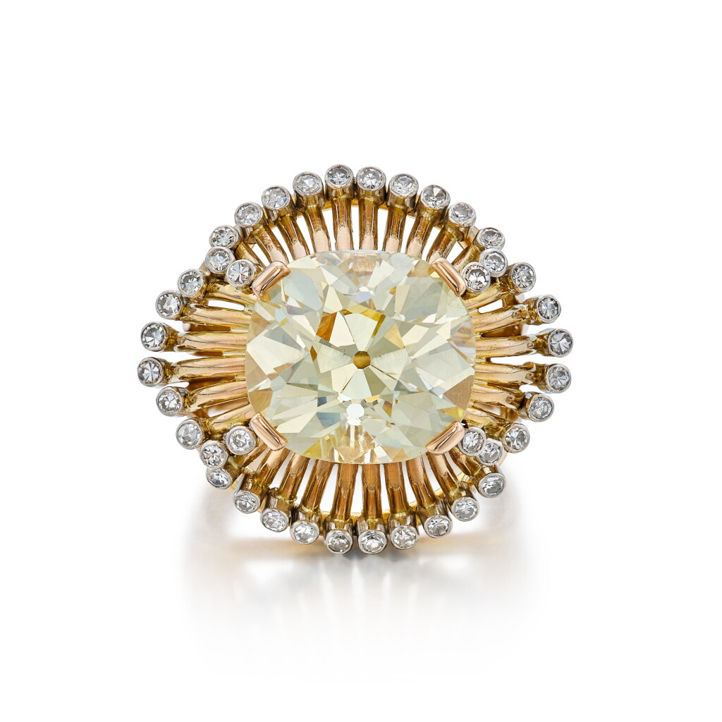 View full screen - View 1 of Lot 475. Diamond Ring .