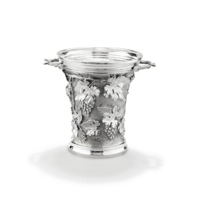 View full screen - View 1 of Lot 64. An Italian large silver wine-cooler, Buccellati, Milan, circa 1980 | Grand seau à rafraîchir en argent par Buccellati, Milan, vers 1980.