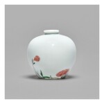 A RARE UNDERGLAZE-RED AND FAMILLE-VERTE 'ROSE' VASE, KANGXI MARK AND PERIOD