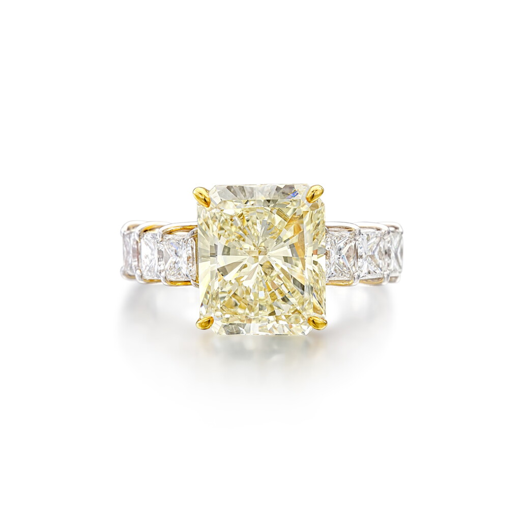 View full screen - View 1 of Lot 228. Diamond Ring | 5.01克拉 長方形 U-V色 鑽石 戒指.