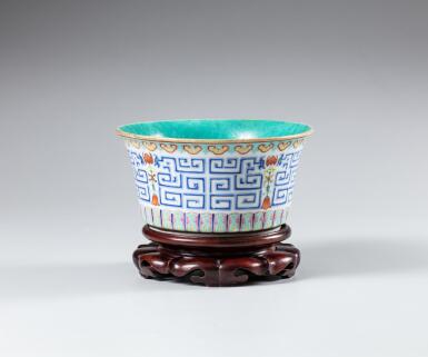 View full screen - View 1 of Lot 227. A famille rose ‘Bat and dragon’ washer Qing dynasty, mark and period of Daoguang | 清道光 粉彩蝠龍紋洗 《大清道光年製》款.