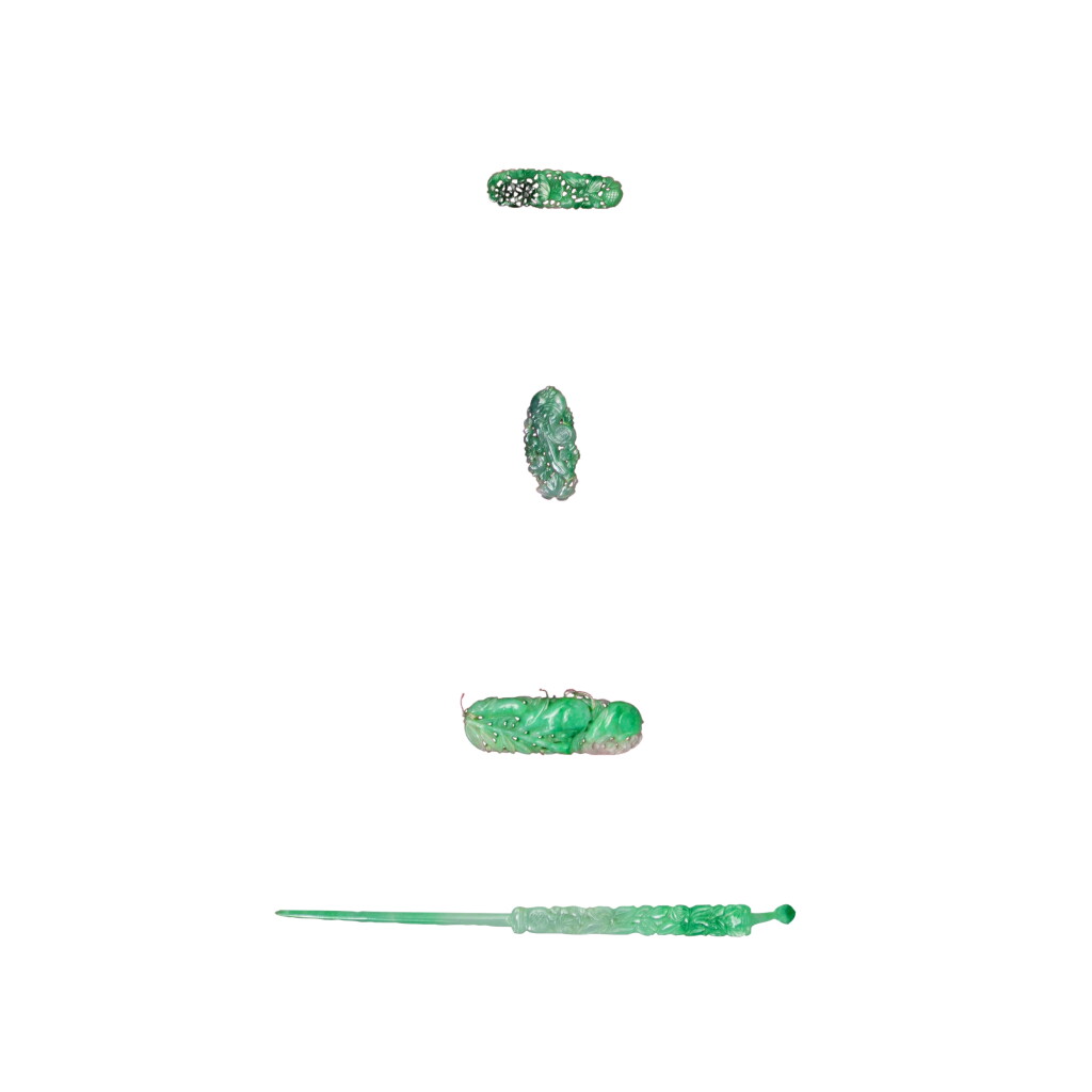 Voir en plein écran - Voir 1 du lot 941. Four jadeite ornaments, Late Qing dynasty | 清末 翠玉飾一組四件.