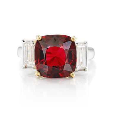 View full screen - View 1 of Lot 2980. Spinel and Diamond Ring | 4.69克拉 天然「緬甸」未經加熱尖晶石 配 鑽石 戒指.