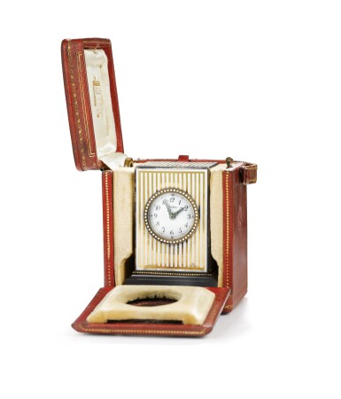 View full screen - View 1 of Lot 20. CARTIER | PENDULETTE DE BUREAU AGATE ET ÉMAIL, "CUBE"| AGATE AND ENAMEL DESK CLOCK, 'CUBE'.