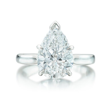 View full screen - View 1 of Lot 1900. Diamond Ring | 海瑞溫斯頓 | 3.10克拉 梨形 D色 鑽石 戒指.