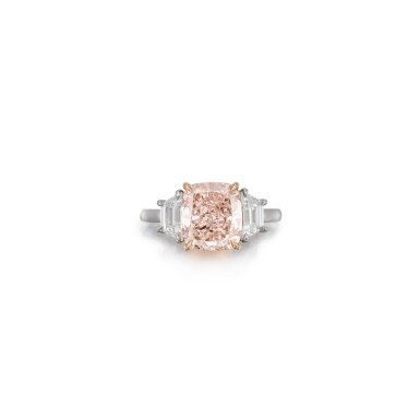 View full screen - View 1 of Lot 12. An Important Fancy Pink Diamond and Diamond Ring | 彩粉紅色鑽石及鑽石戒指.
