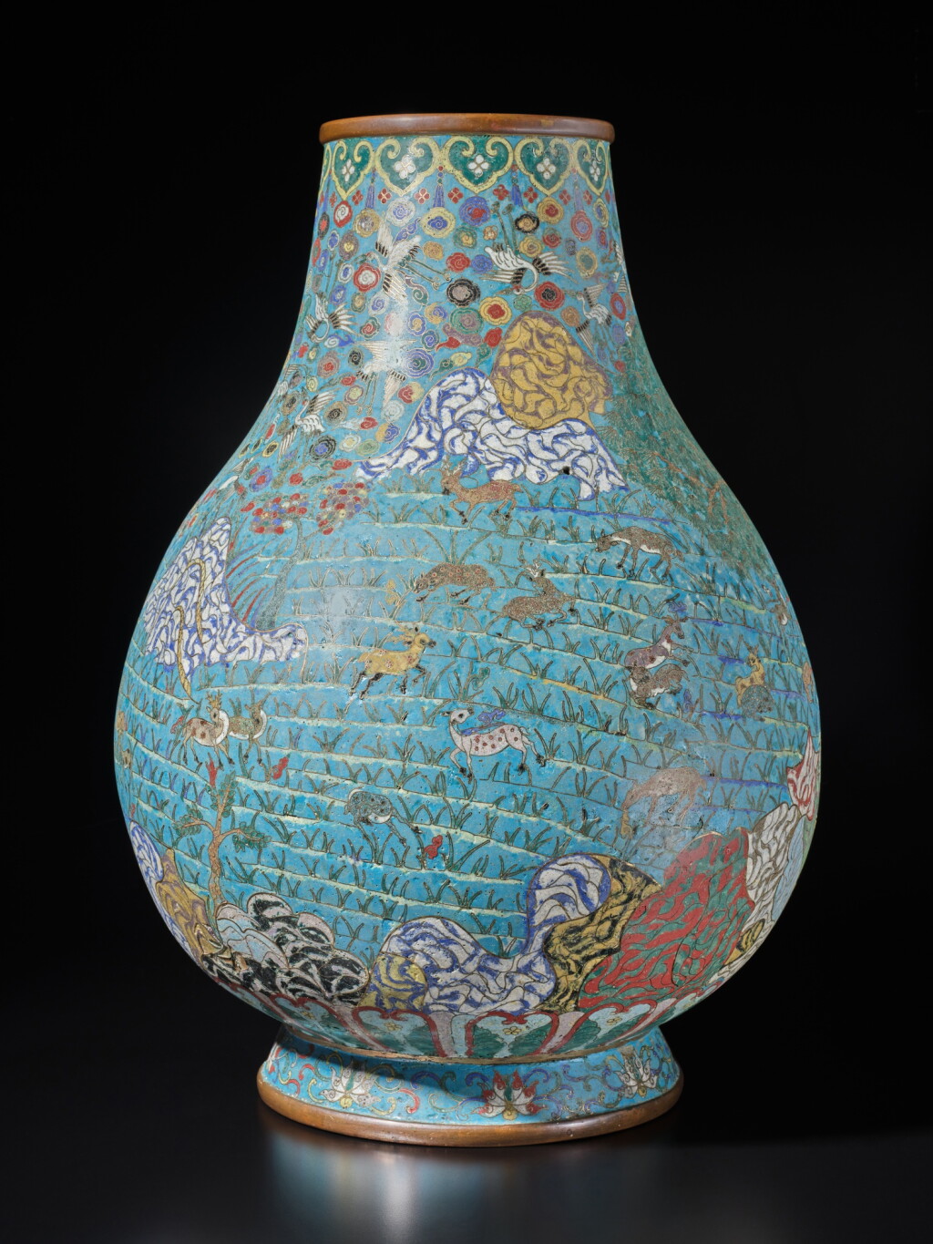 View full screen - View 1 of Lot 808. A large cloisonné enamel 'hundred deer' pear-shaped vase (Hu), Qing dynasty, 18th century | 清十八世紀 銅胎掐絲琺瑯百鹿尊.