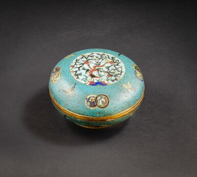 View full screen - View 1 of Lot 175. A gilt-bronze and cloisonné enamels 'prunus and butterflies' box and cover Qing Dynasty, first half of the 19th century | 清十九世紀上半葉 掐絲琺瑯開光梅樹花開紋蓋盒.
