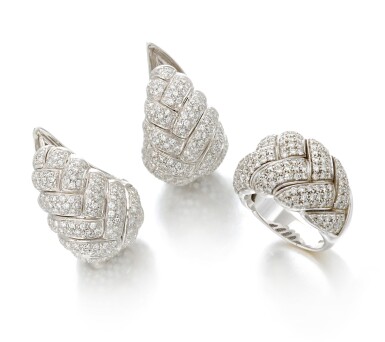 View full screen - View 1 of Lot 132. Diamond demi-parure (Demi-parure in diamanti).