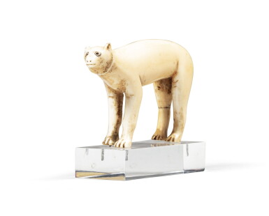 View full screen - View 1 of Lot 55. Statuette d'ours en ivoire de morse, Inuit, Alaska | Bear effigy figure, Inuit, Alaska.