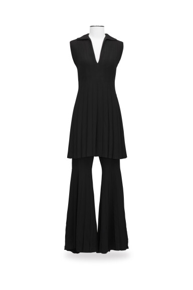 View full screen - View 1 of Lot 101. Capucci, Haute Couture, circa 1962-1968, Pleated crepe tunic and matching pants | Tunique longue à col vareuse en crêpe et pantalon.