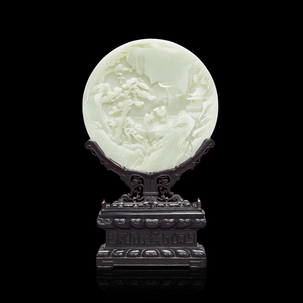 Voir en plein écran - Voir 1 du lot 196. A finely carved imperial white jade 'figural' table screen, Qing dynasty, Qianlong period | 清乾隆 御製白玉雕松鶴祝壽圖圓硯屏.