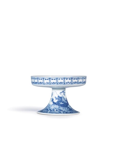View full screen - View 1 of Lot 3626. A fine and rare blue and white ‘dragon’ tazza, Mark and period of Yongzheng | 清雍正 青花躍龍戲珠紋供盤 《大清雍正年製》款.