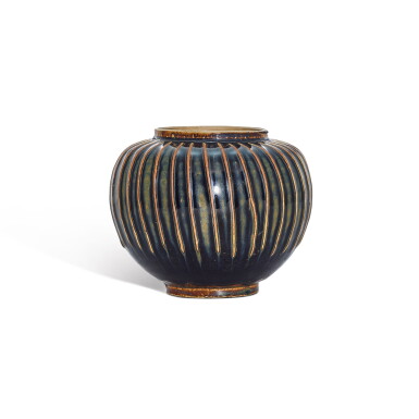 View full screen - View 1 of Lot 355. A Cizhou black-glazed ribbed jar, Northern Song dynasty 北宋 磁州窰黑釉堆線紋小罐.