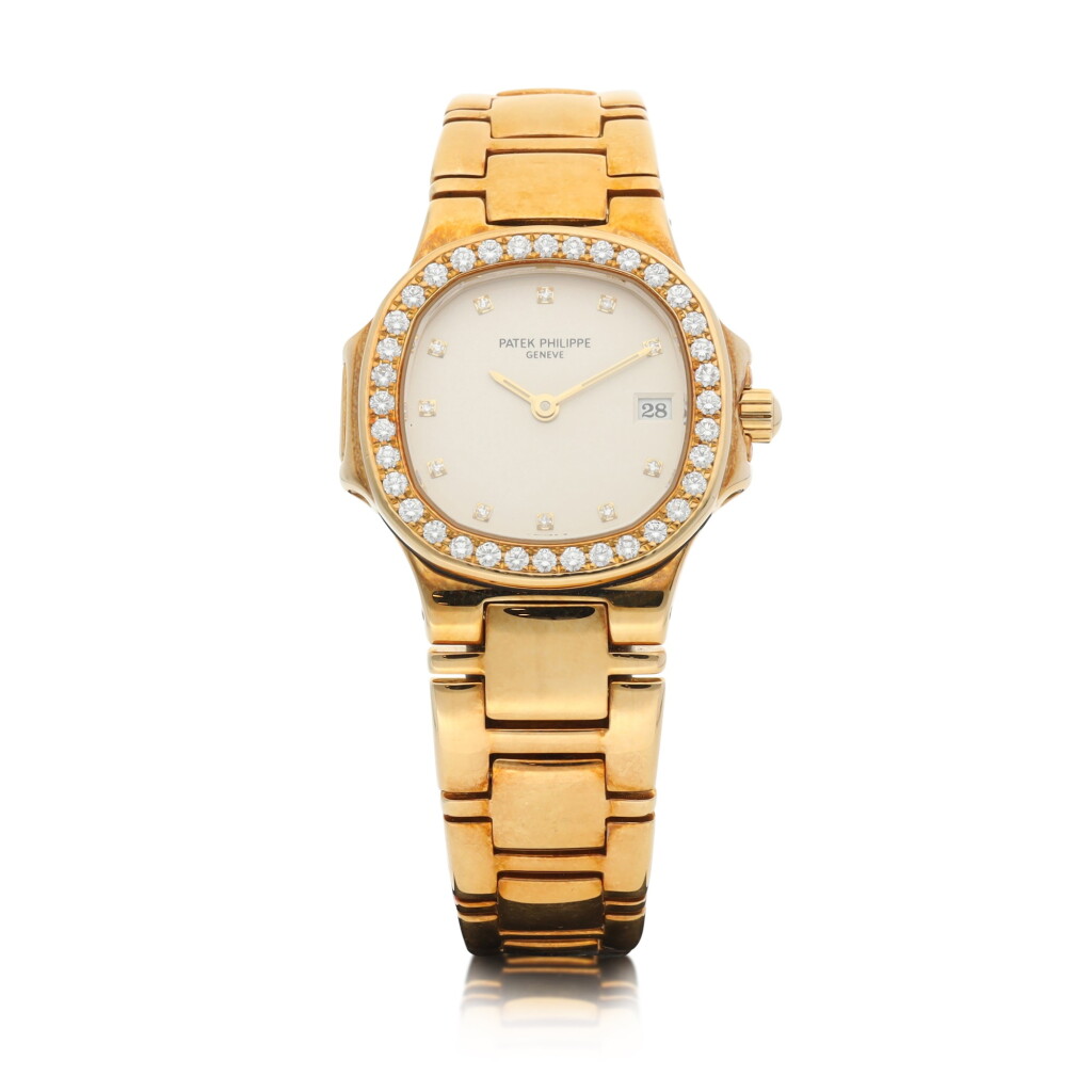 View full screen - View 1 of Lot 8133. Patek Philippe | Nautilus, Reference 4700, A yellow gold and diamond-set bracelet watch with date, Circa 1985 | 百達翡麗 | Nautilus 型號4700 黃金鑲鑽石鏈帶腕錶,約1985年製.