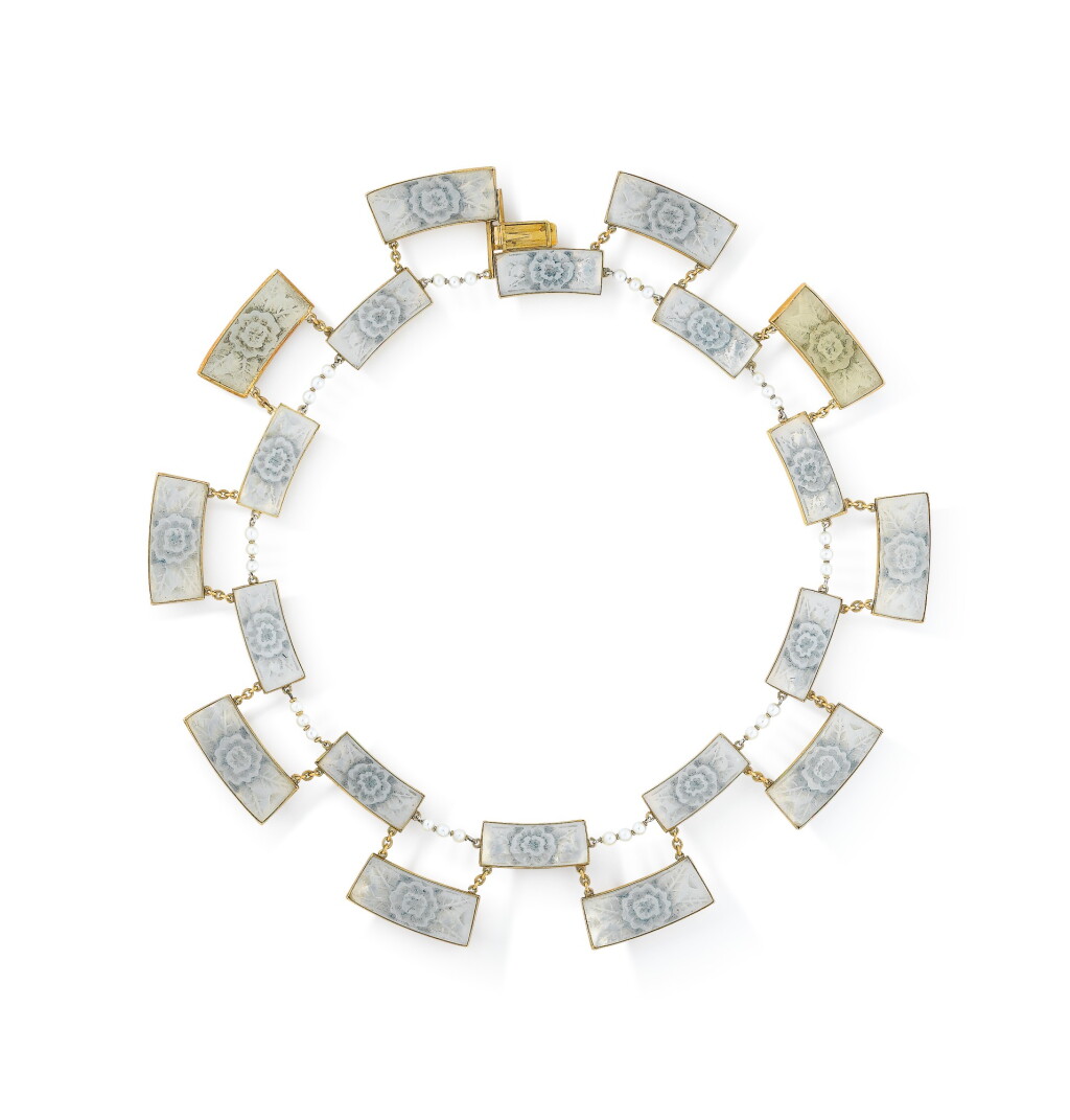 View full screen - View 1 of Lot 14. Collier verre et perles d'eau douce, "Camélias" | Glass and freshwater pearls, 'Camellias'.