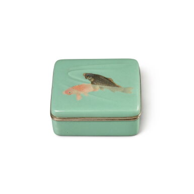 View full screen - View 1 of Lot 622. A Cloisonné Enamel Gold-Wire Inlaid 'Koi Carp' Box and Cover, Meiji Period, Late 19th Century | 盛上げ七宝小箱 鯉模様、明治時代、19世紀後期 | 日本 明治 十九世紀末 七寶掐絲琺琅鯉魚圖蓋盒.