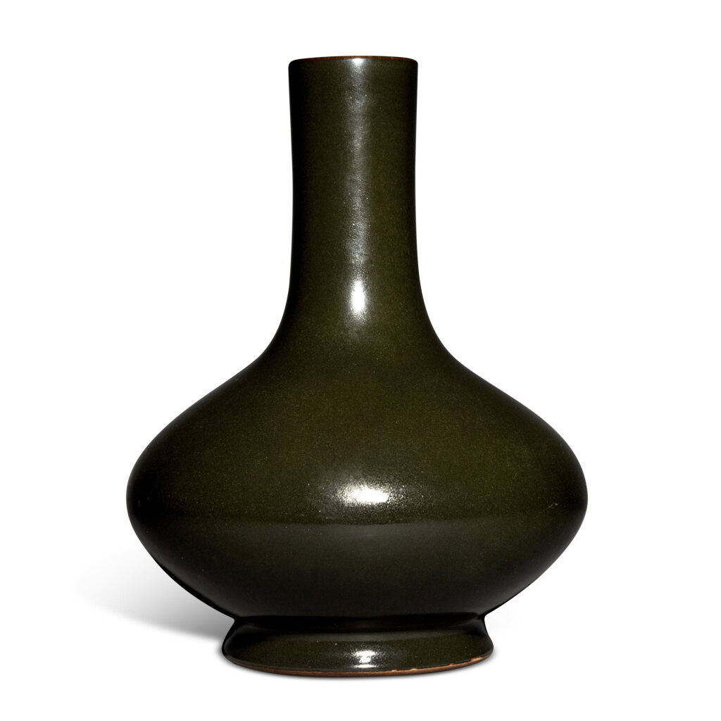 View full screen - View 1 of Lot 368. A teadust-glazed bottle vase, Seal mark and period of Qianlong | 清乾隆 茶葉末釉荸薺瓶 《大清乾隆年製》款.