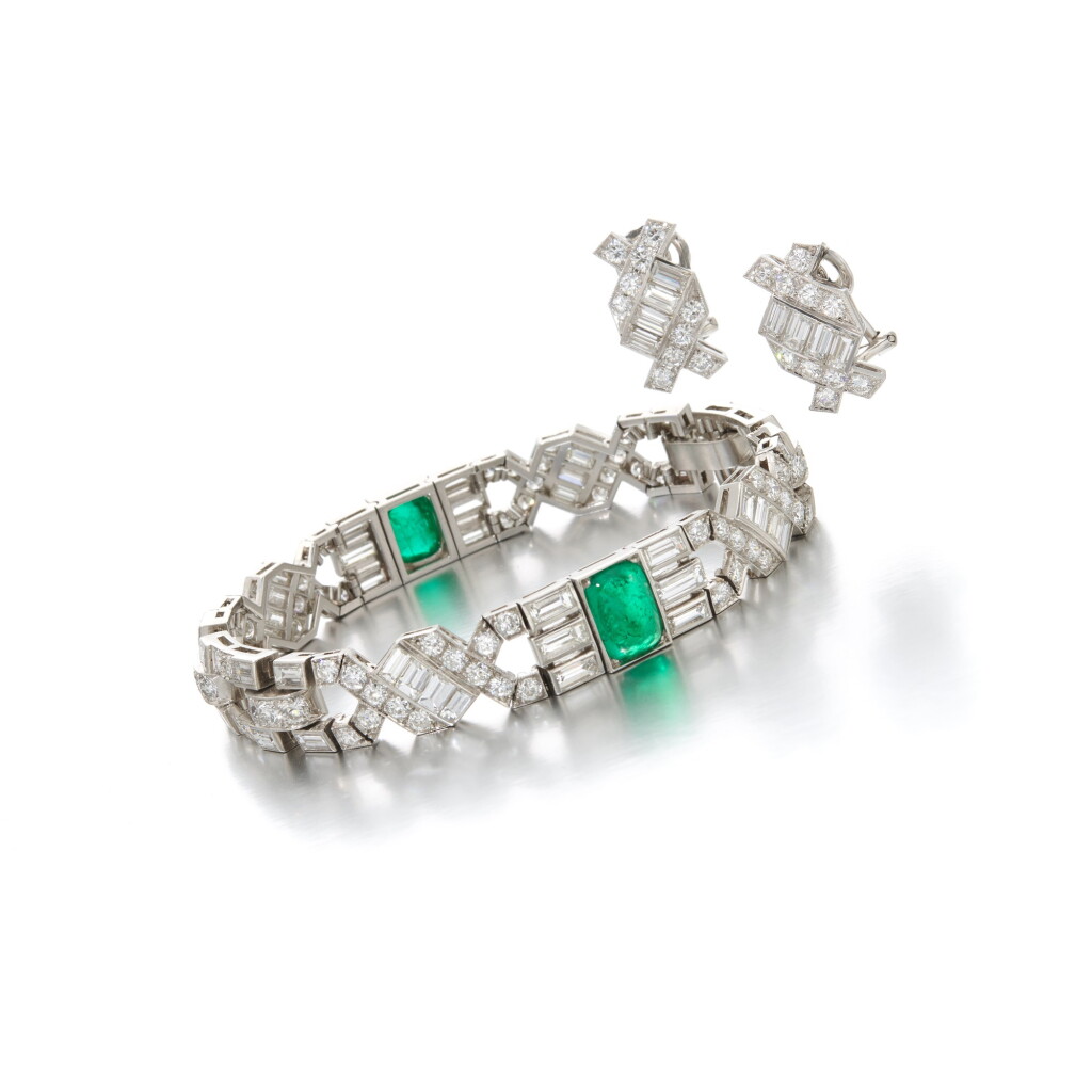View full screen - View 1 of Lot 54. Emerald and diamond bracelet and a pair of earrings (Bracciale e orecchini in smeraldi e diamanti).