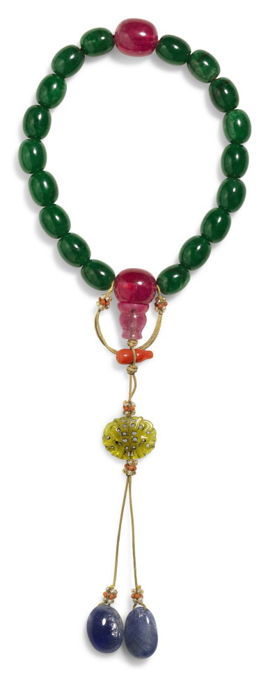 View full screen - View 1 of Lot 301. A JADEITE ROSARY | 翠玉念珠 .