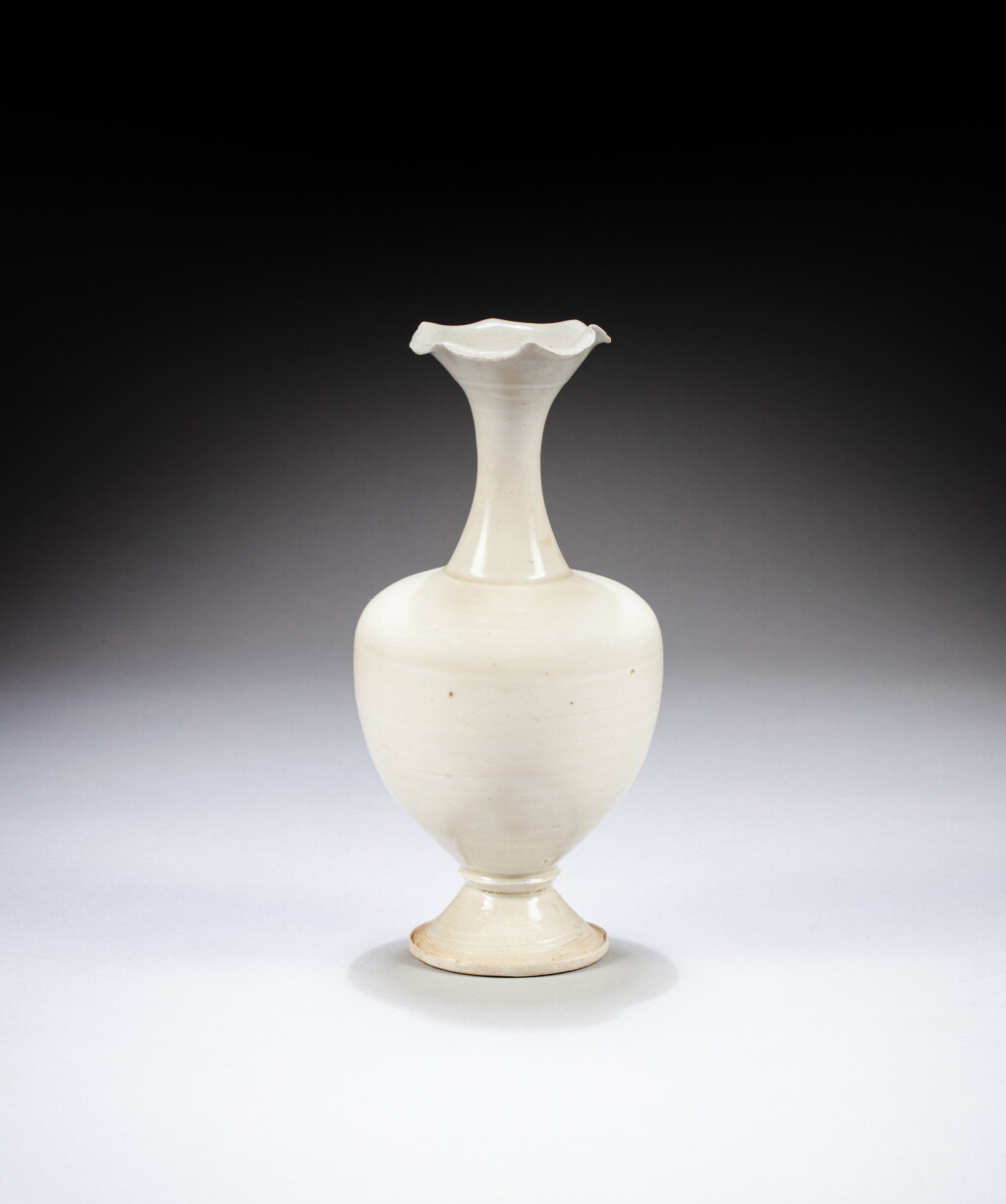 View full screen - View 1 of Lot 2. A ‘Ding’ white-glazed foliate-rim vase, Five dynasties - Song dynasty, 9th - 10th century | 五代至宋 九至十世紀 定窰白釉花口瓶.