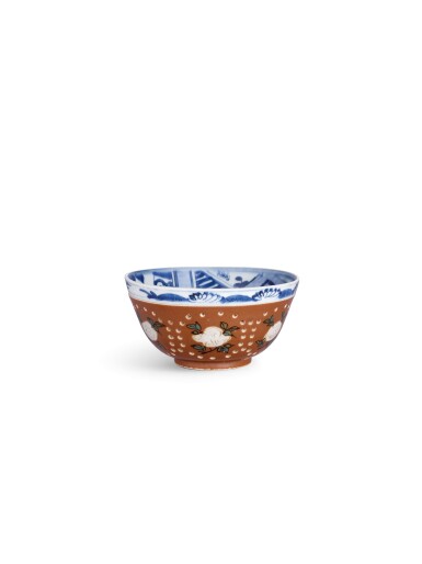 View full screen - View 1 of Lot 3625. A blue and white and café-au-lait glazed warming bowl, Ming dynasty, 16th century | 明十六世紀 內青花人物外紫金釉朵花紋溫盌.