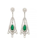 PAIR OF EMERALD AND DIAMOND PENDENT EARRINGS (PAIO DI ORECCHINI PENDENTI IN SMERALDI E DIAMANTI)