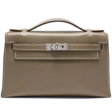 View full screen - View 1 of Lot 15. Etoupe Swift Kelly Pochette Palladium Hardware, 2008.