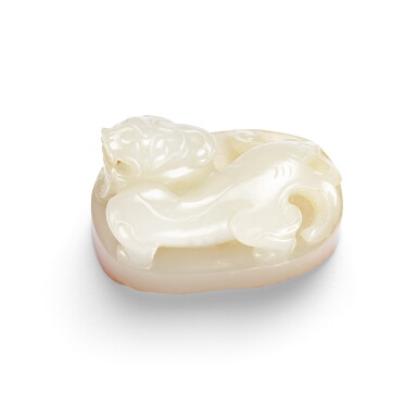 View full screen - View 1 of Lot 3608. An imperial white jade oval 'Chunyuxuan' seal Qing dynasty, 18th century | 清十八世紀 御製白玉橢圓獸鈕寶璽 印文:春雨軒.