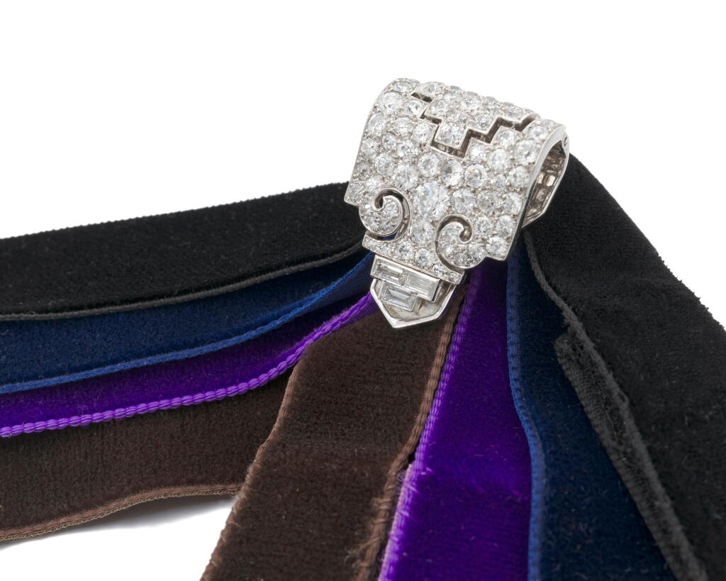 View full screen - View 1 of Lot 35. Diamond clip | Clip in diamanti .