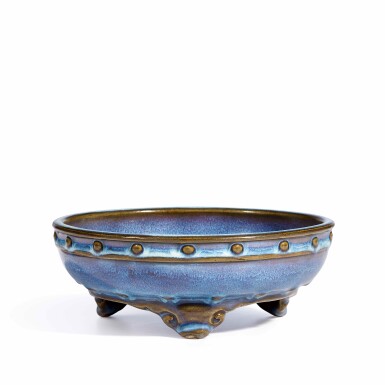 View full screen - View 1 of Lot 3862. A fine and brilliantly splashed lavender-glazed Junyao narcissus bowl, Early Ming dynasty | 明初 鈞窰天藍釉鼓釘三足水仙盆 底刻「四」字.