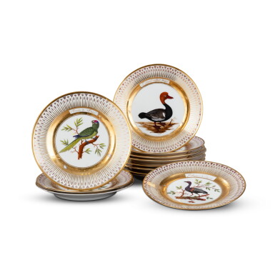 View full screen - View 1 of Lot 158. Twelve Paris porcelain (Dagoty) ornithological dessert plates, circa 1820 | Douze assiettes à dessert ornithologiques en porcelaine de Paris (Dagoty), vers 1820.