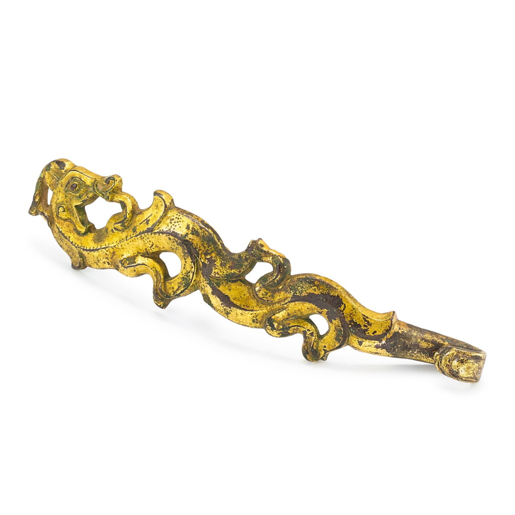 View full screen - View 1 of Lot 747. A GILT-BRONZE 'DRAGON' BELTHOOK WESTERN HAN DYNASTY | 西漢 鎏金銅龍紋帶鉤.