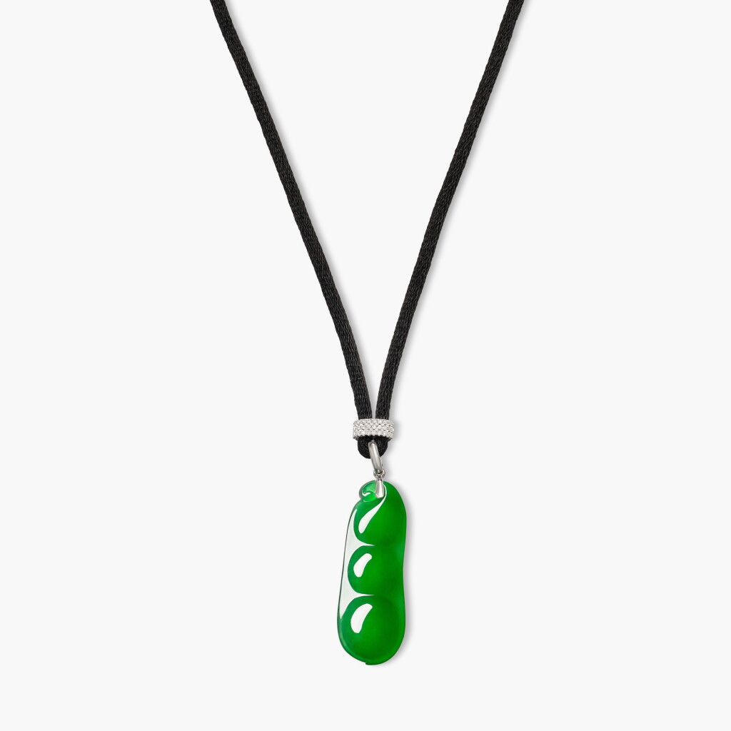 View full screen - View 1 of Lot 1464. Carved Jadeite and Diamond Necklace | 天然「緬甸」翡翠「福豆」 配 鑽石 項鏈.