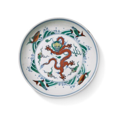 View full screen - View 1 of Lot 121. A doucai 'dragon and carp' dish, Qing dynasty, Kangxi / Yongzheng period | 清康熙 / 雍正 鬥彩鯉躍龍門圖盤 《大明成化年製》仿款.