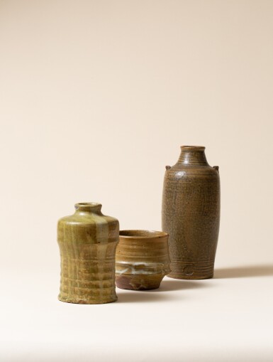 View full screen - View 1 of Lot 126. Deux vases et une coupe .